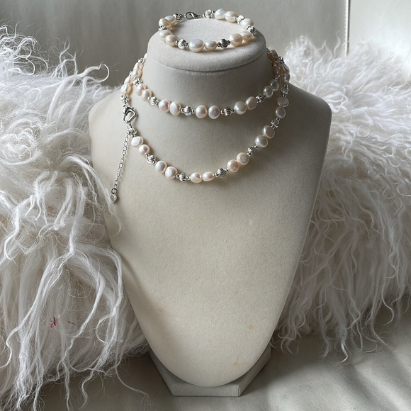 Jewelry - Gorgeous Freshwater Pearl Silver Tone Necklace + Bracelet Set